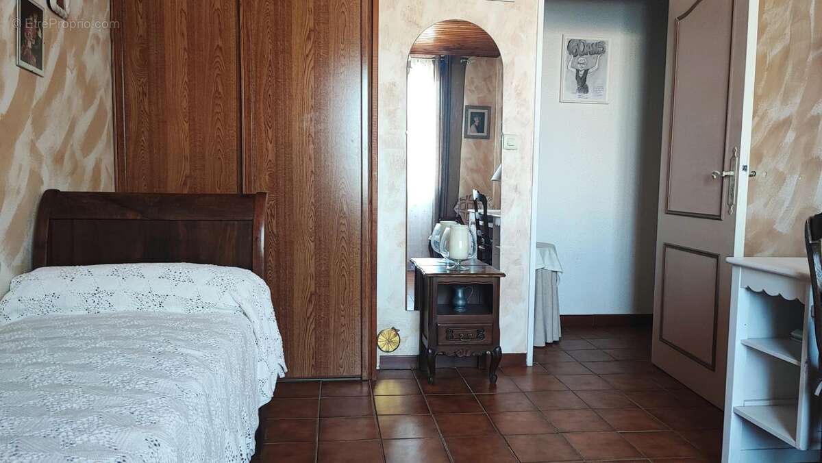 Maison à SAINT-LAURENT-DE-LA-SALANQUE