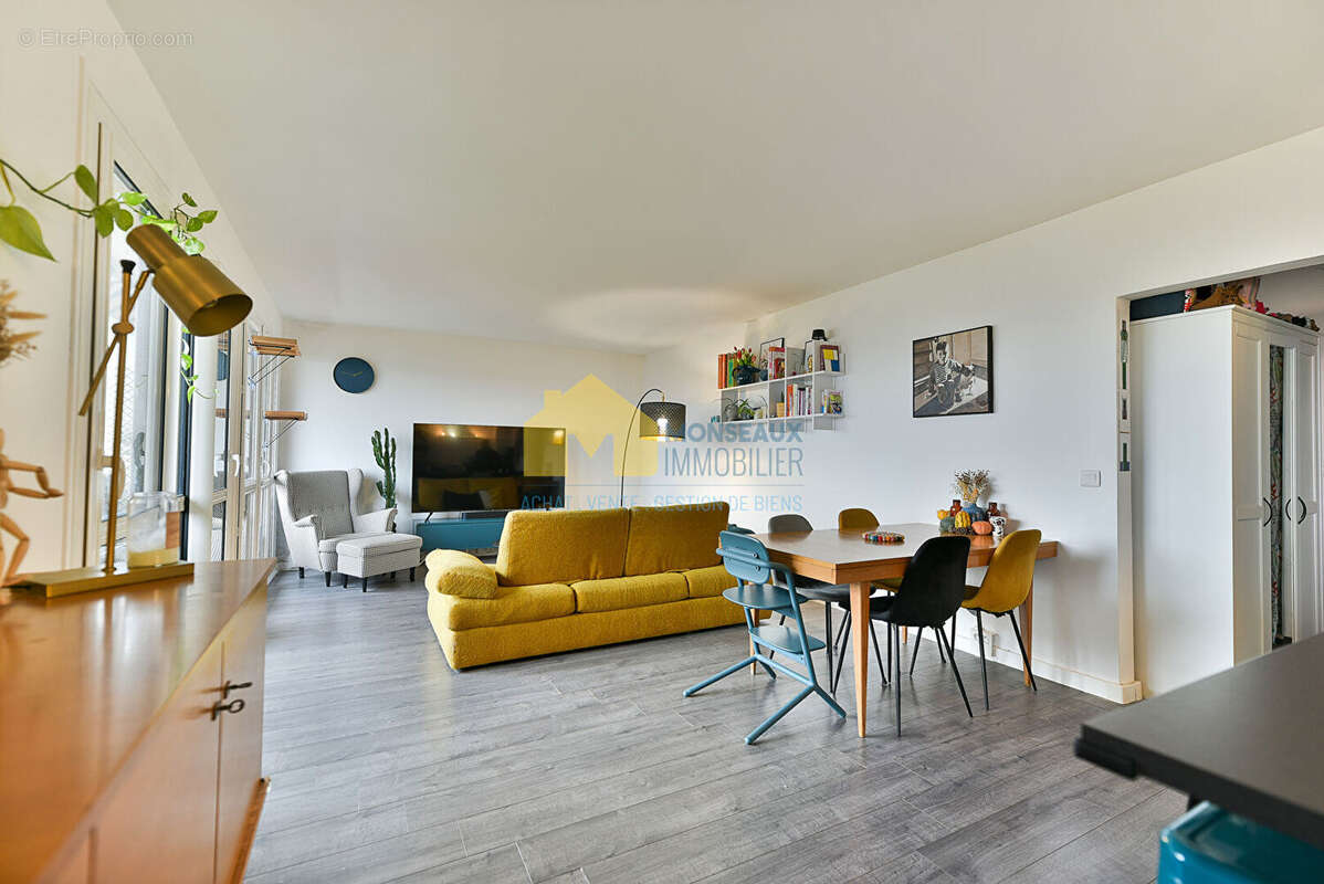 Appartement à FRESNES