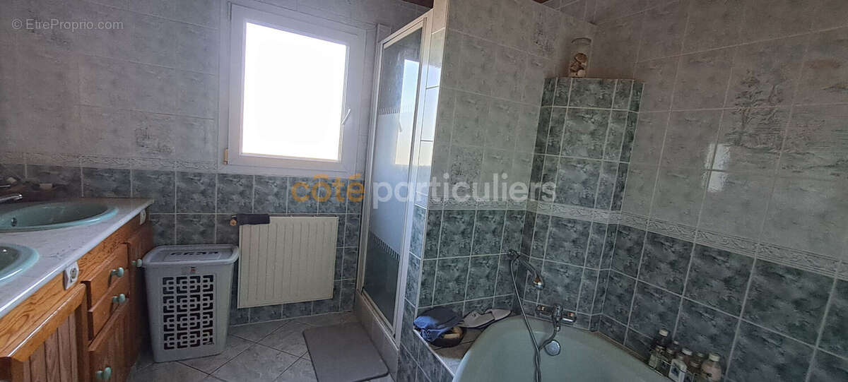 Maison à SAINT-MACAIRE-EN-MAUGES