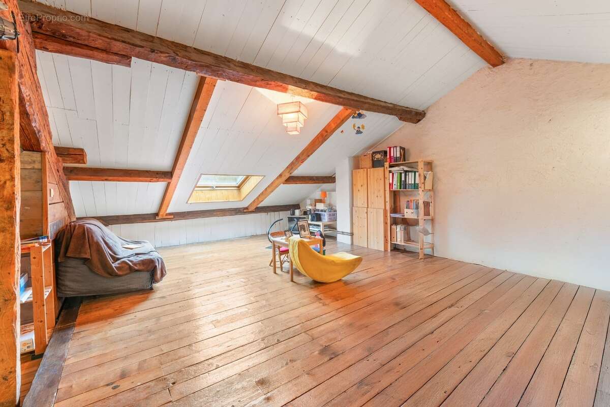À VENDRE – Charmante ferme rénovée avec gîte indépendant et grange – Prévessin-Moëns - photo 10