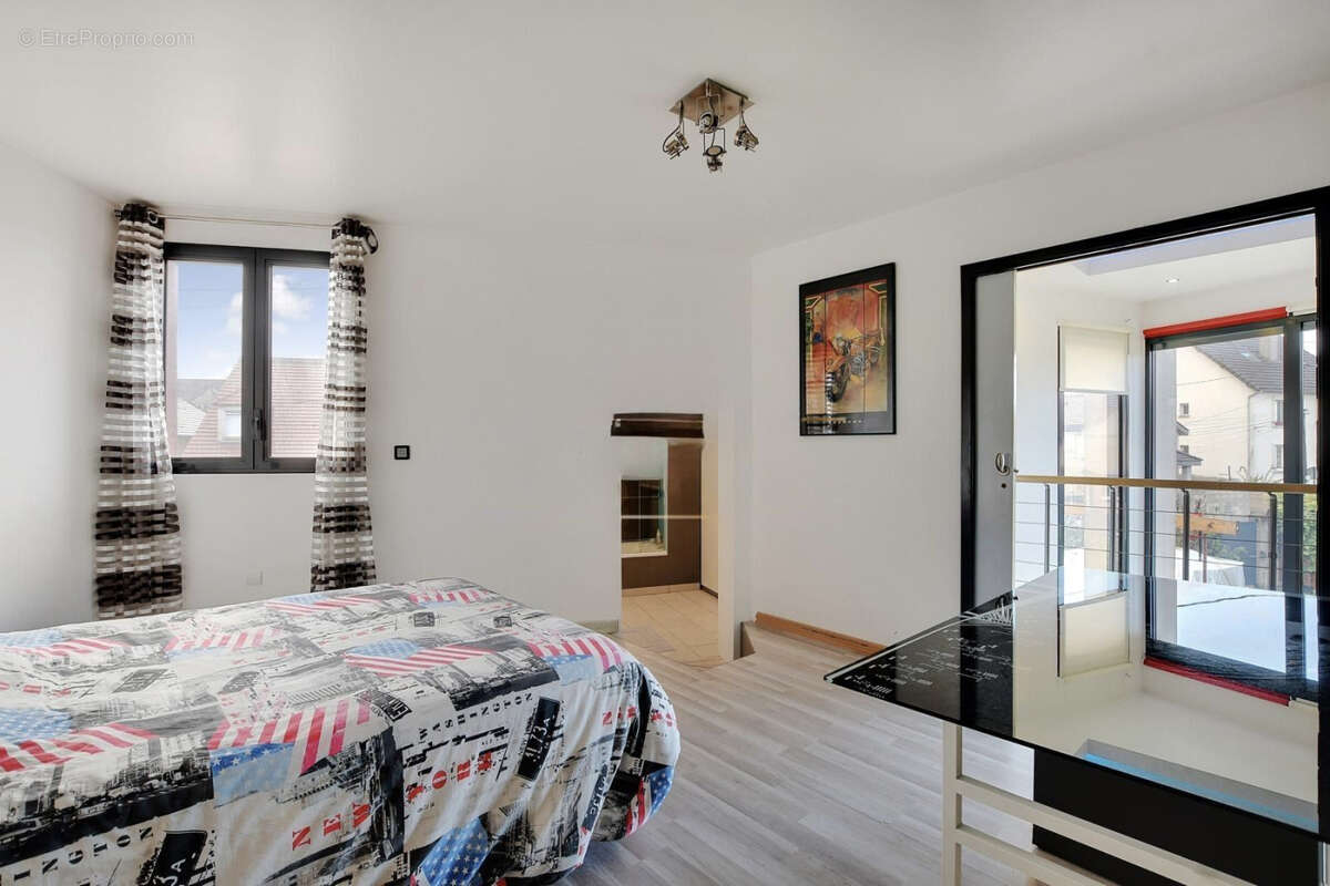 Maison à VIGNEUX-SUR-SEINE