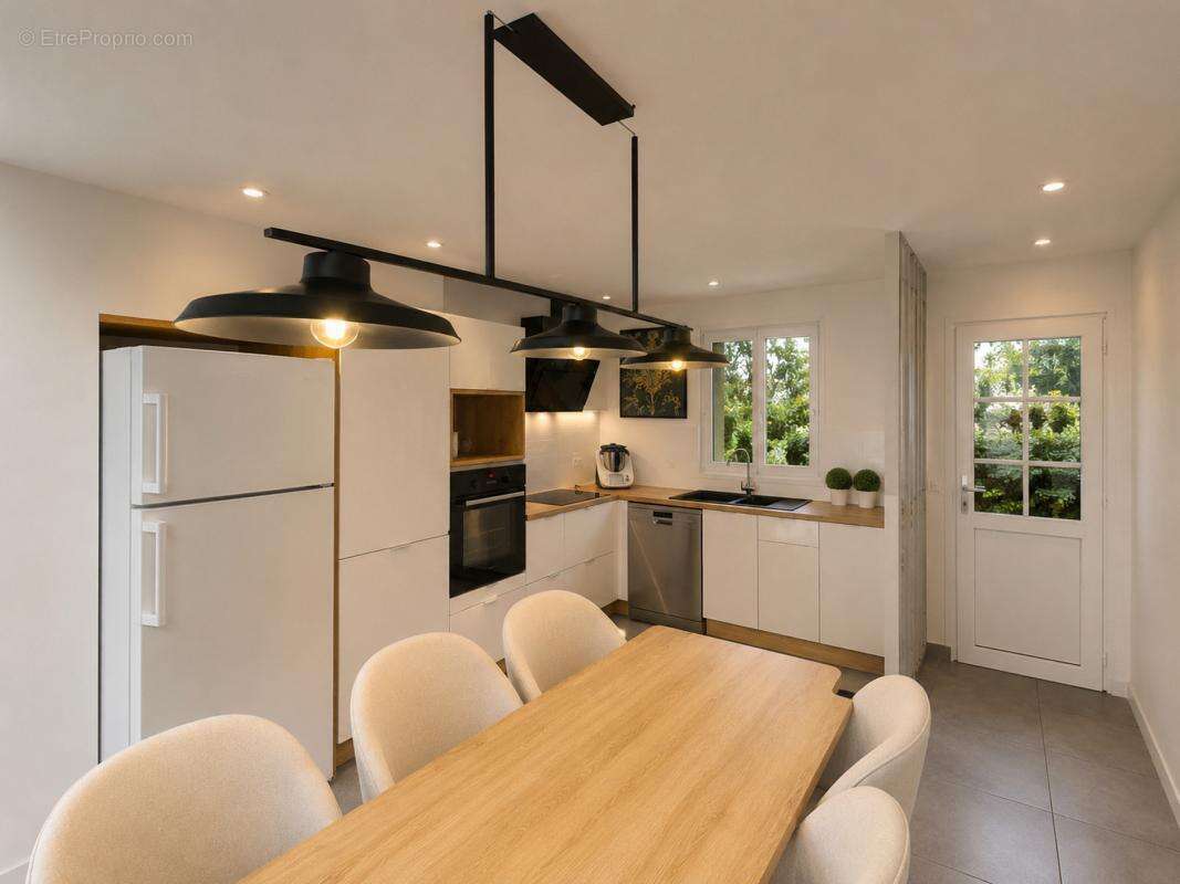 Maison 100 m² à Thaims  - photo 4
