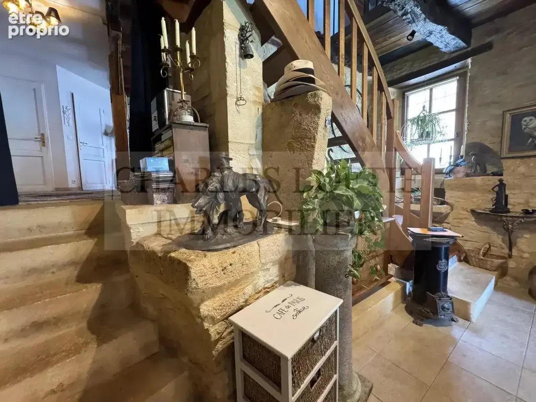 Jolie maison en pierre avec terrasse dans un village dynamique avec commerces en Bouriane - photo 5