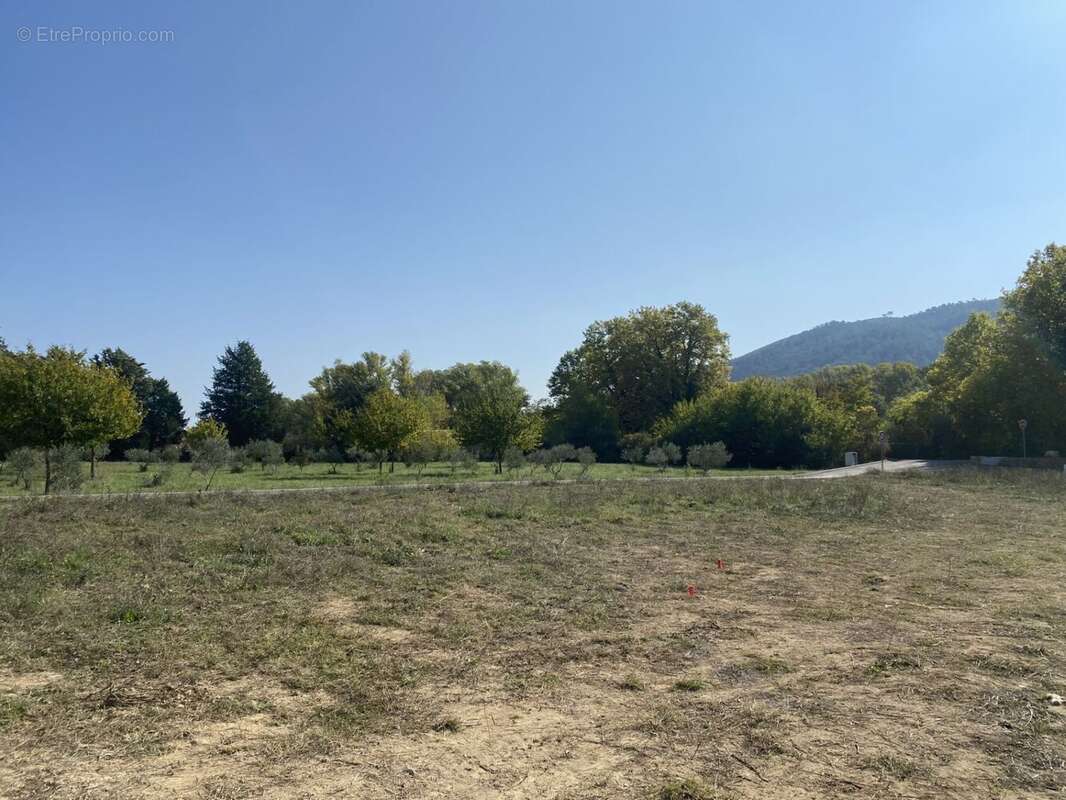 Terrain à bâtir de 497 m² à BRIGNOLES (83) - photo 3