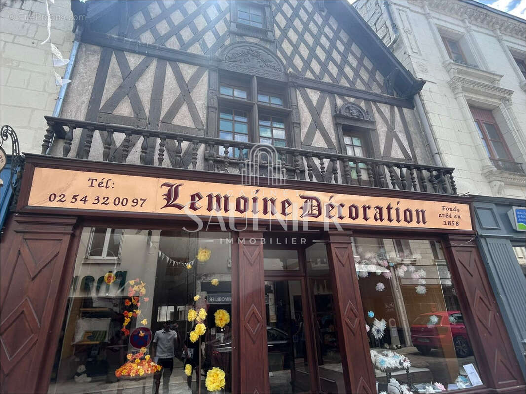 Commerce à MONTRICHARD
