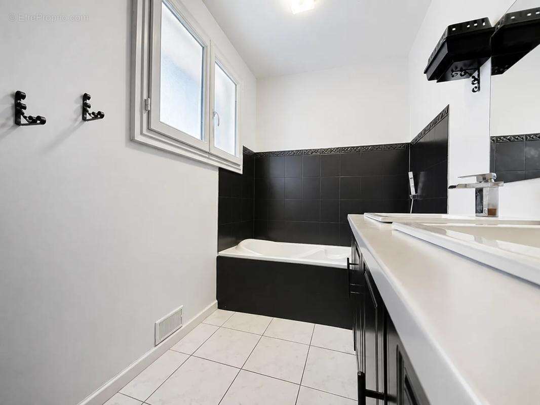 Maison de 4 pièces de 107 m² à Mont-de-Marsan - photo 9