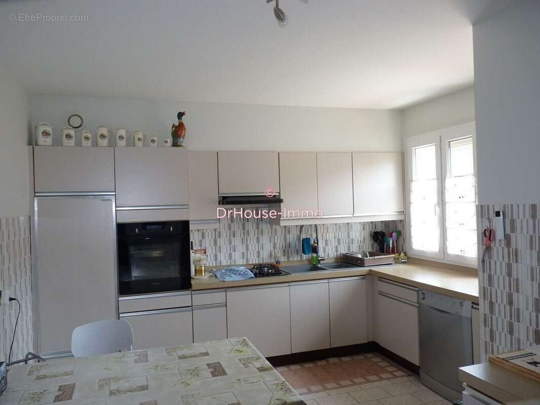 Maison 162 m² à Saint-Paul-De-Jarrat  - photo 4