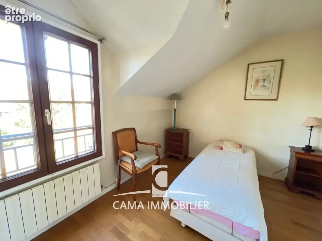 EXCLUSIVITE.  A Buc Maison de quatre chambres avec sous sol total sur un terrain clos de 650m2 environ - photo 9