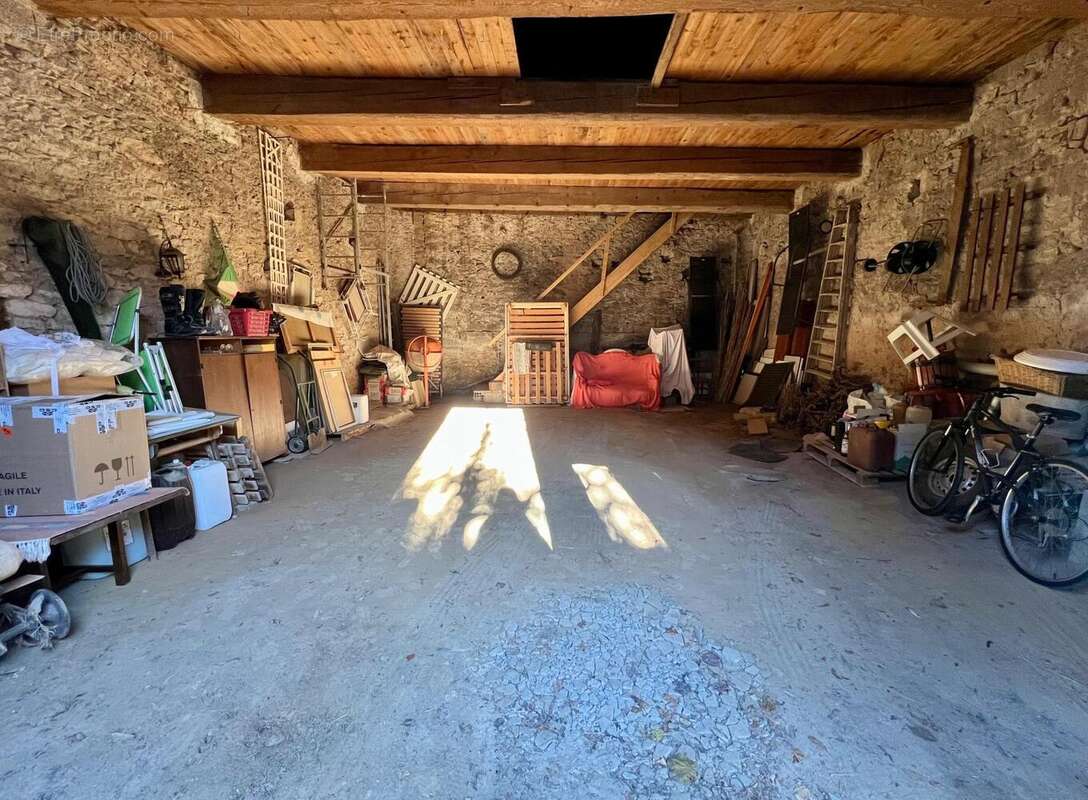 Photo 3 - Parking à CASTELNAU-D&#039;AUDE