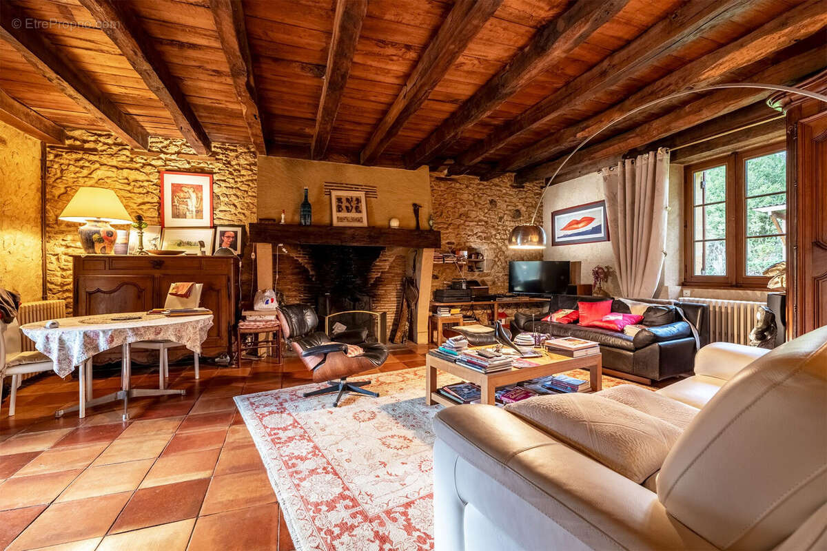 Maison à PRESSIGNAC-VICQ