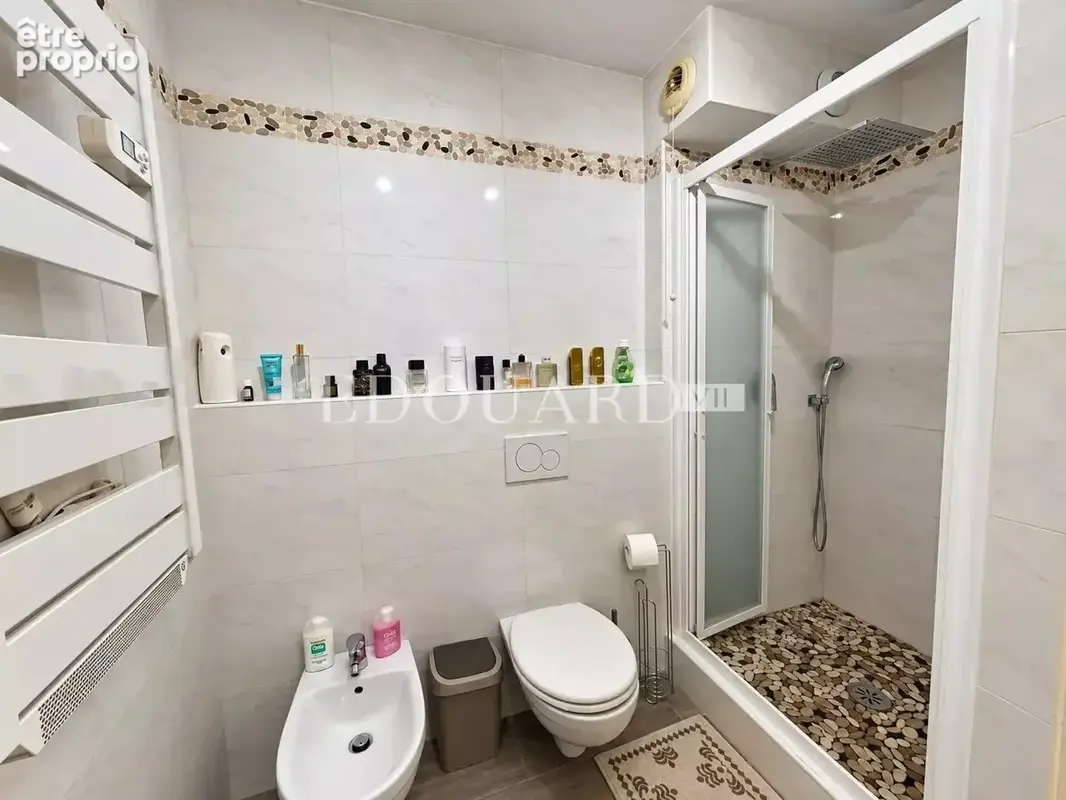 Deux pièces rénové à vendre avec terrasse et cave, au premier étage d’un immeuble moderne - photo 11