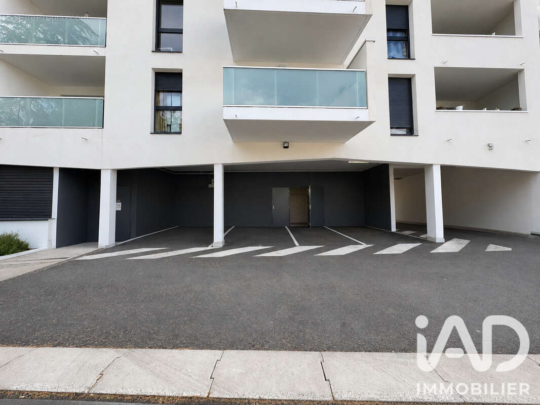 Parking 13 m² à Saint-Sebastien-Sur-Loire  - photo 4