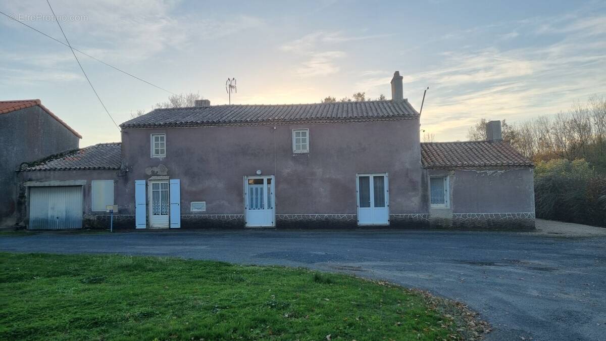 Maison à SAINT-GEORGES-DE-POINTINDOUX