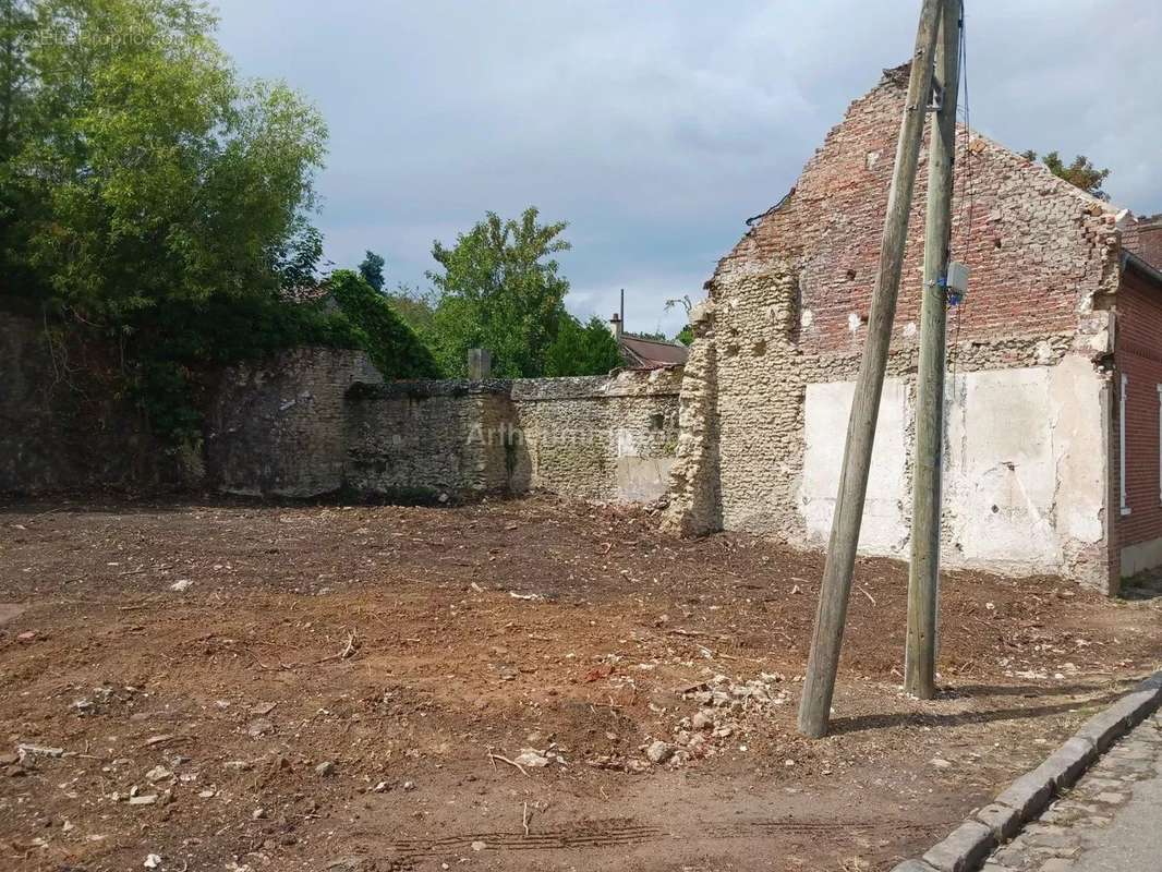 Terrain à AMBLAINVILLE