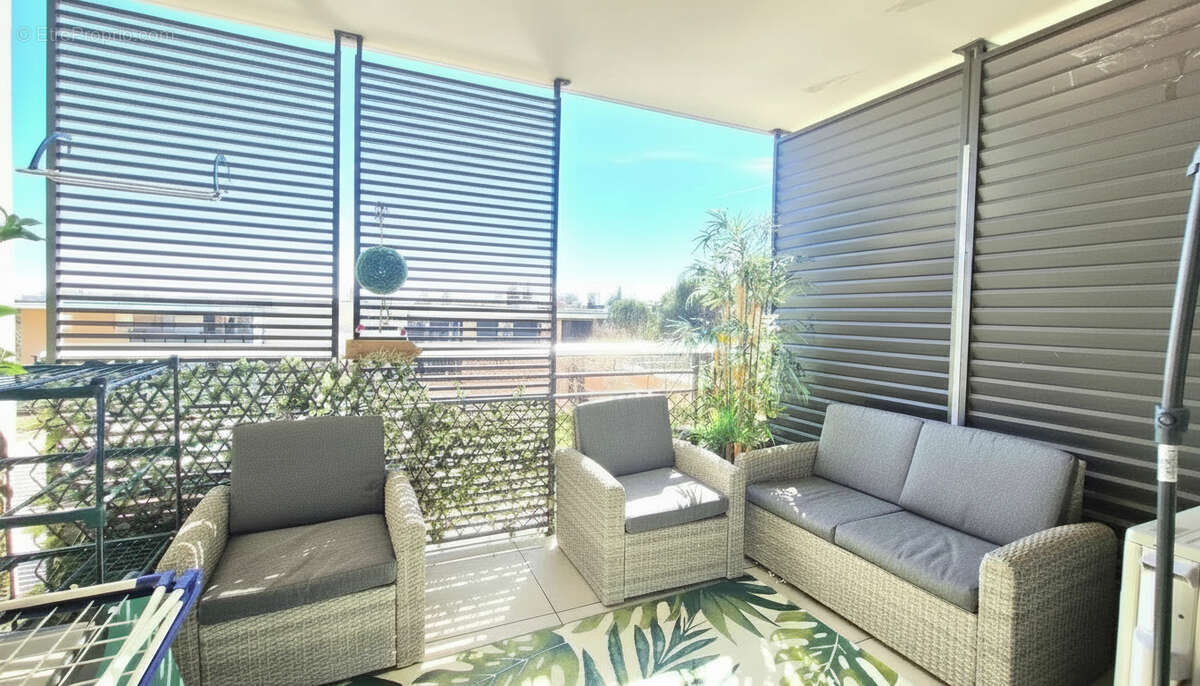 Appartement à ROQUEBRUNE-SUR-ARGENS