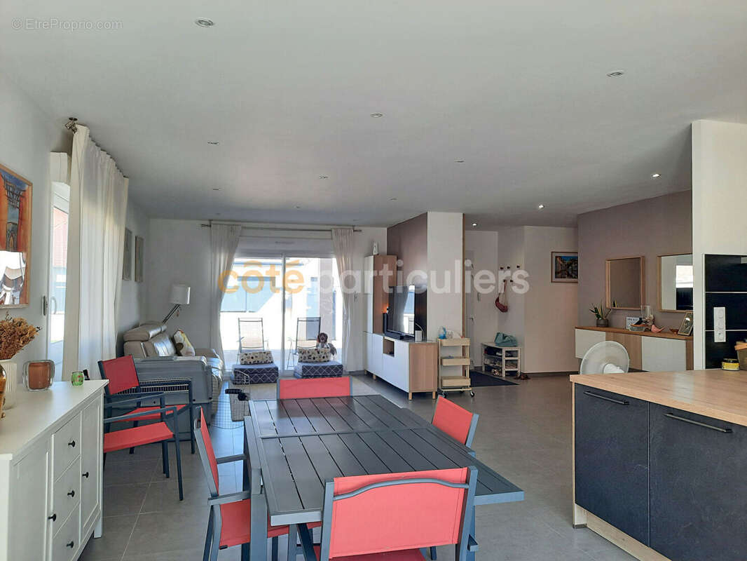Maison de plain-pied de147 m² - 6 pièces - Crissey - photo 8