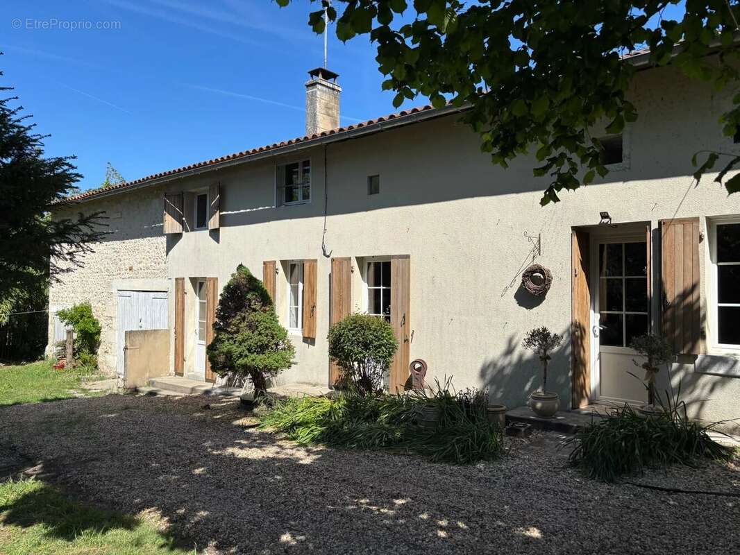 Maison à YVIERS