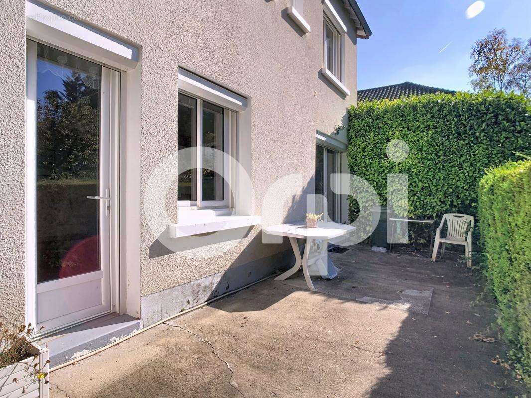 Maison à NOTRE-DAME-DE-SANILHAC