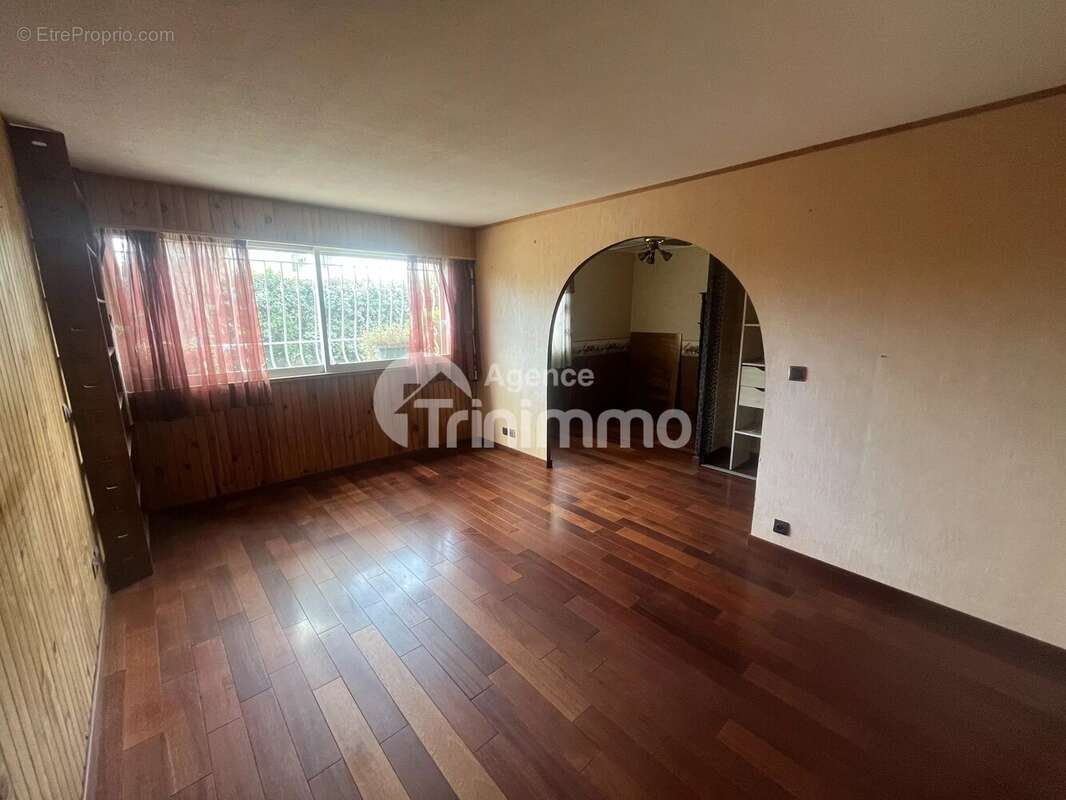Appartement à SAINT-LAURENT-DU-VAR