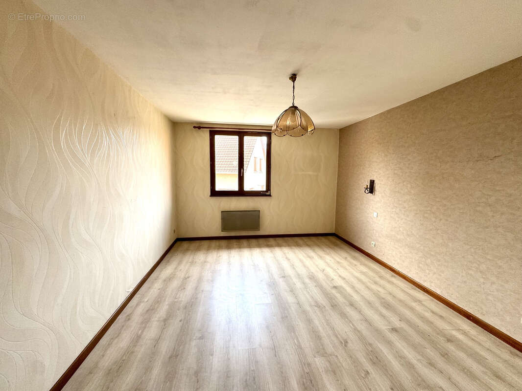Vendenheim   spacieux duplex 6 pièces avec cour privative et beau potentiel - photo 6