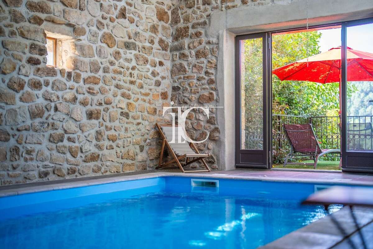 Maison à LABLACHERE