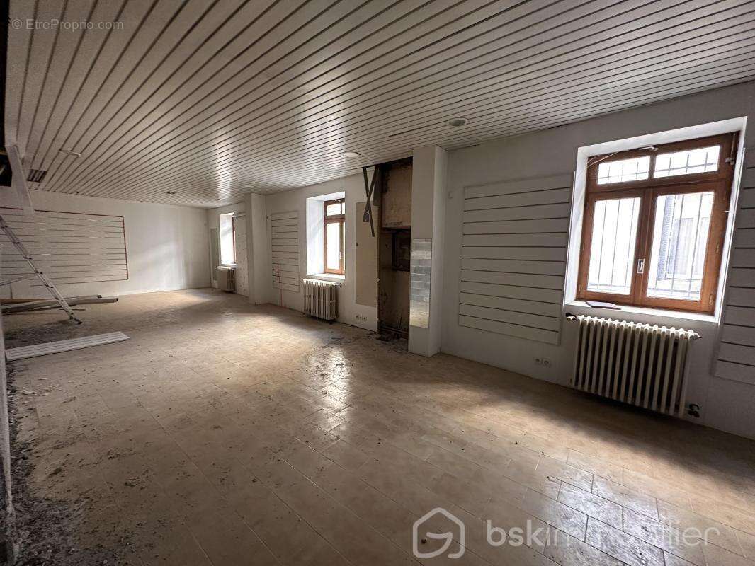 ROMANS SUR ISERE - Immeuble 200 m² + garage de 100 m² - photo 2
