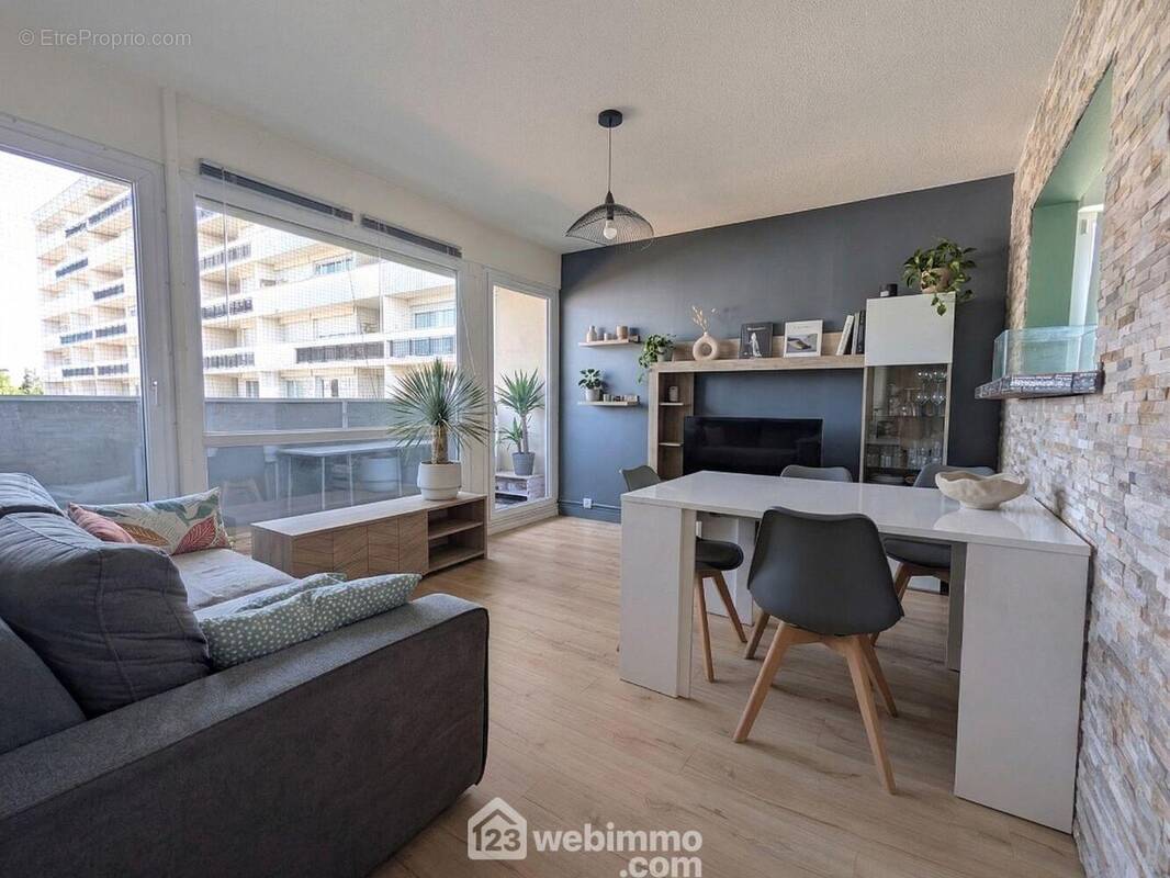 Salon ouvert sur... - Appartement à ANGERS