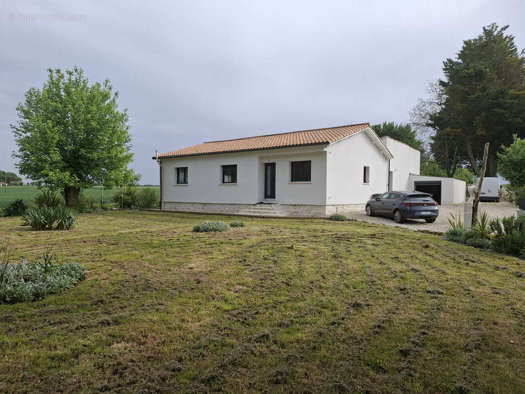 Maison à SAINT-GEORGES-DES-COTEAUX