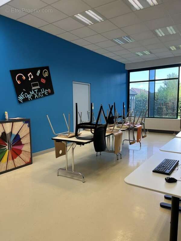 Commerce à COURRIERES