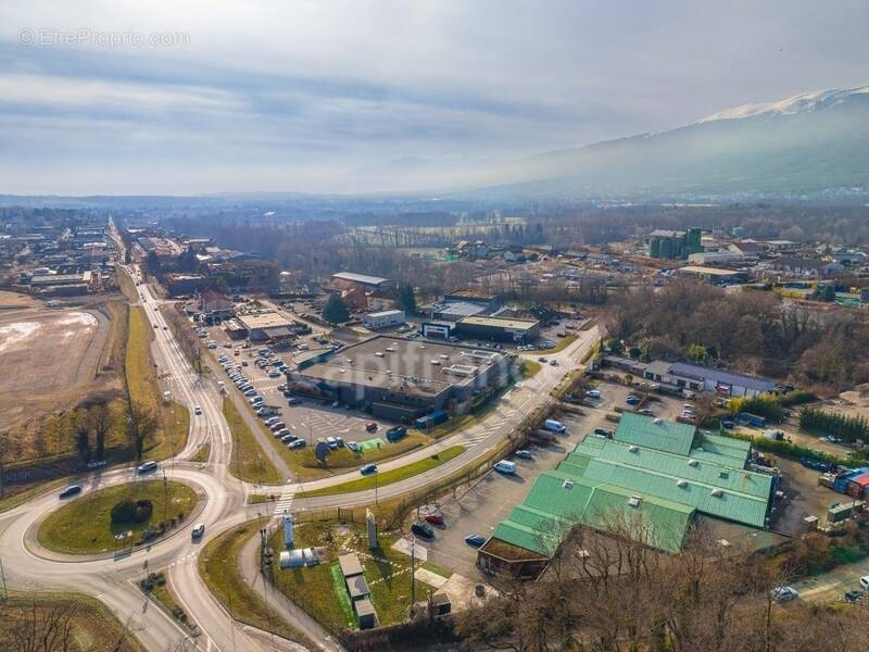 Terrain à SAINT-GENIS-POUILLY
