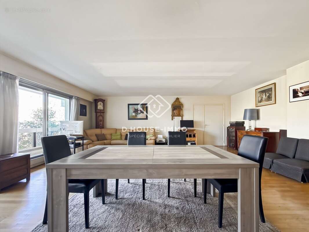 Appartement à NEUILLY-SUR-SEINE