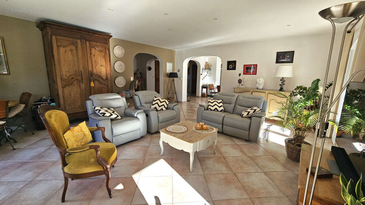 Maison à BAGNOLS-EN-FORET