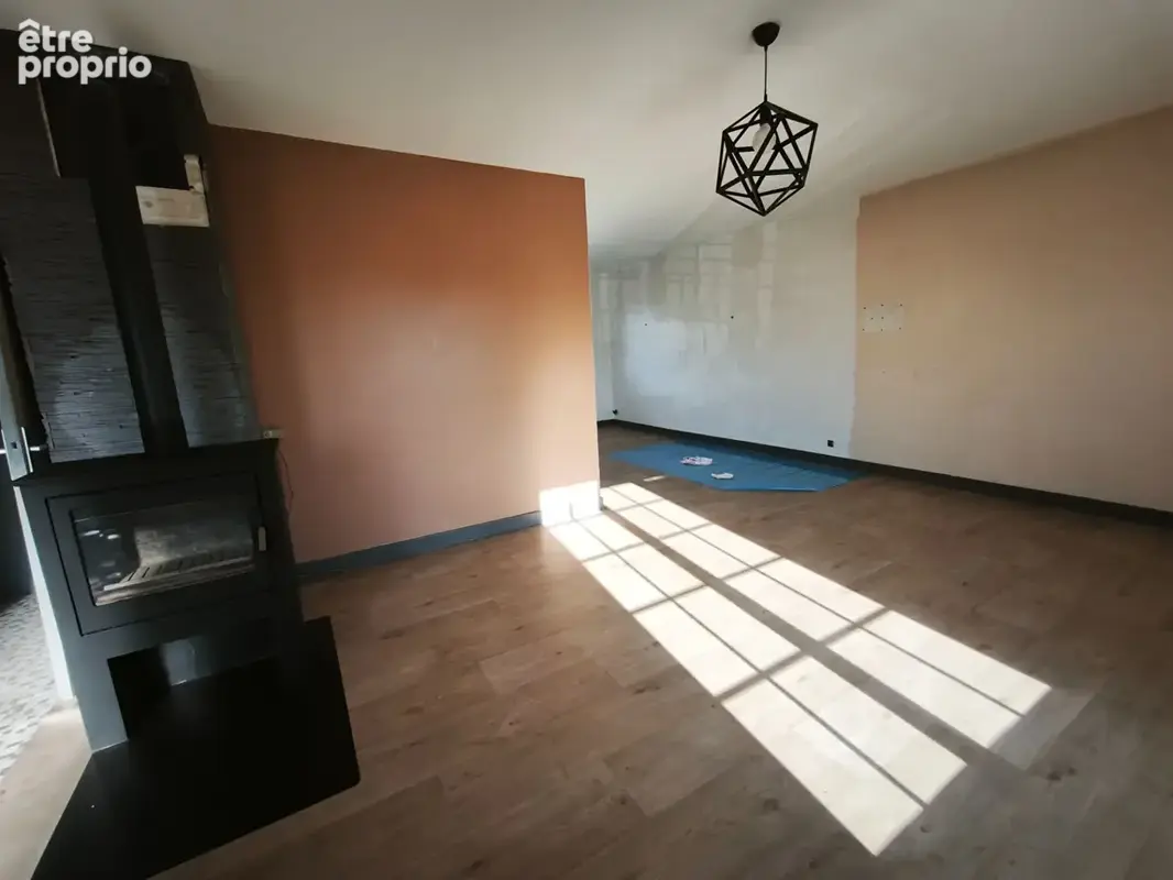 A vendre a saint-eloi pavillon des 's 70 sur sous sol 3 p terrain de  1494 m2 - photo 3