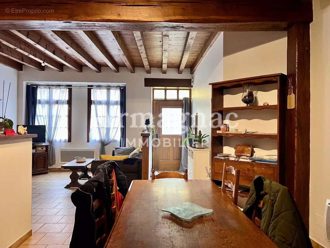 Maison à VIC-FEZENSAC