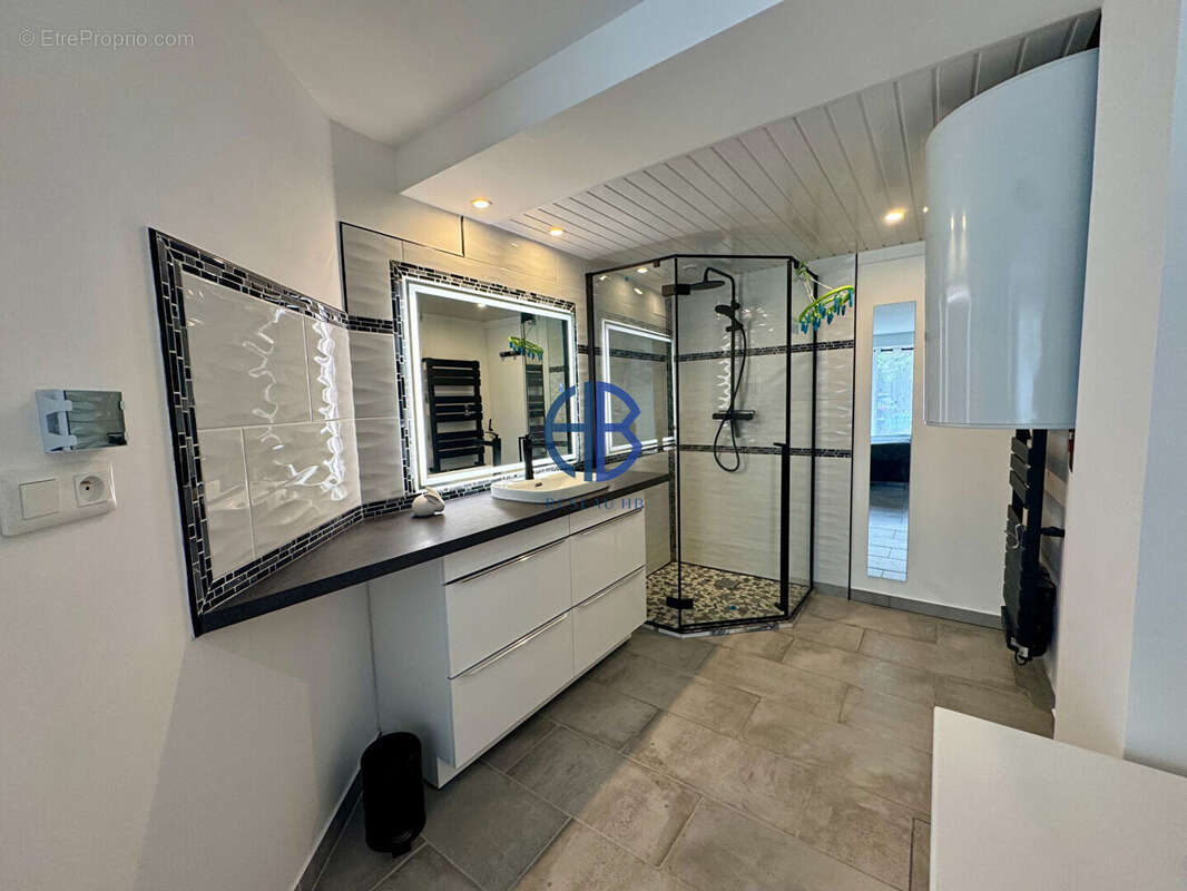 Maison à SERRIERES-DE-BRIORD