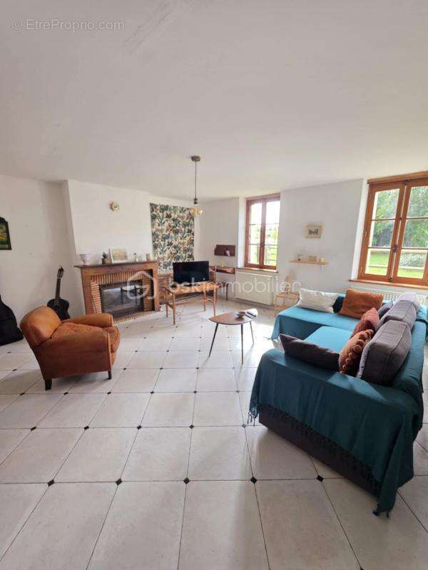 Maison à SAINTE-GAUBURGE-SAINTE-COLOMBE