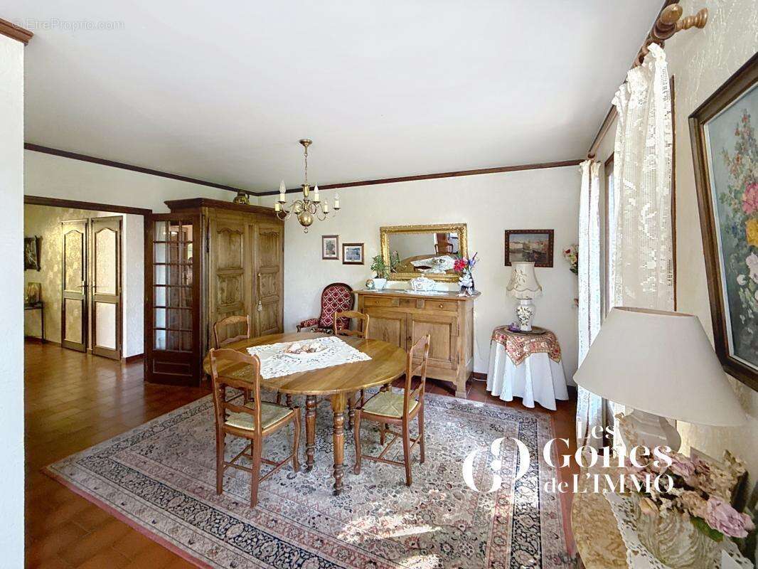 Maison à SAINT-GENIS-LES-OLLIERES