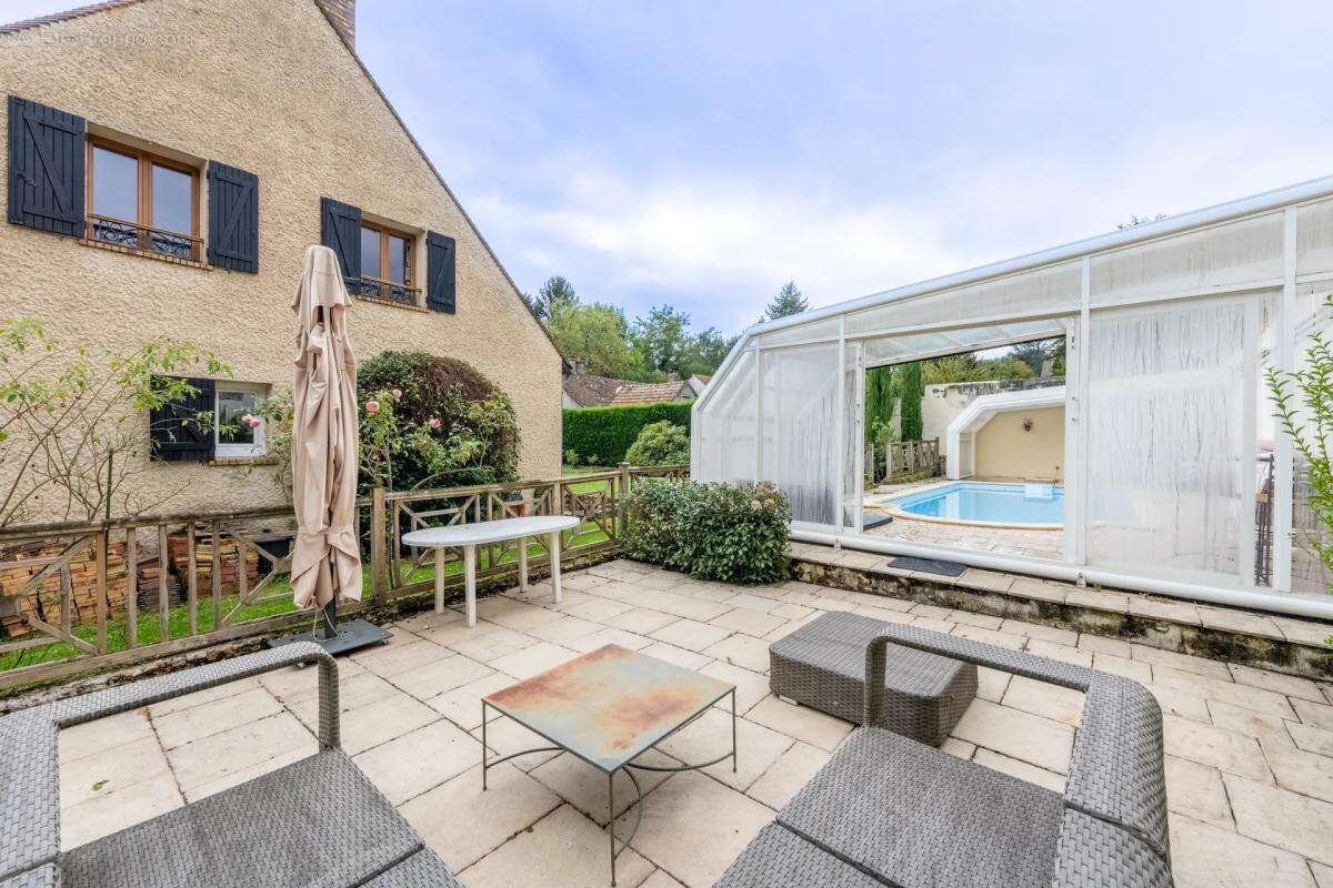 Maison à LA CELLE-LES-BORDES