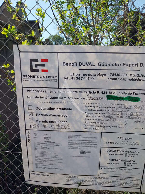 Terrain à LES MUREAUX
