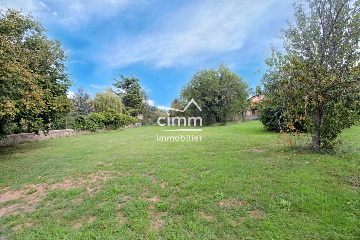 Terrain à SAINT-SIMEON-DE-BRESSIEUX