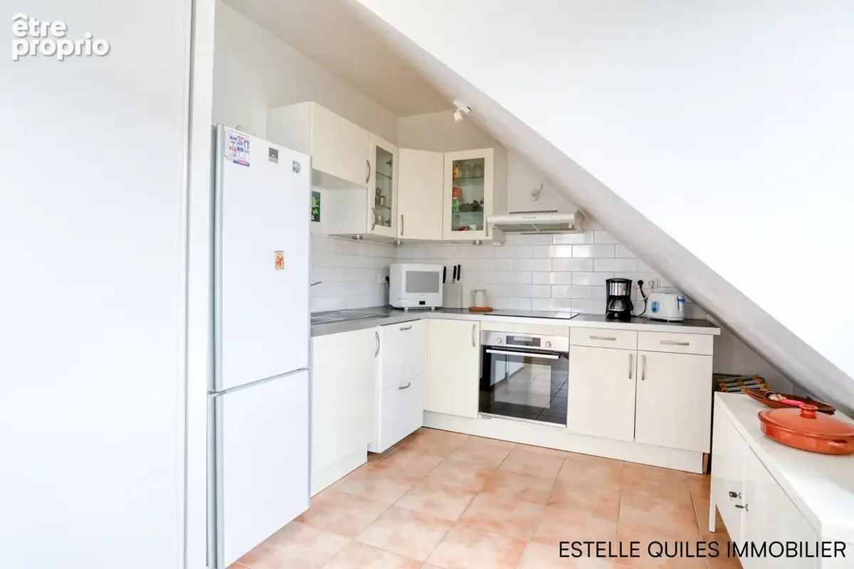LE CHESNAY Place Dutartre. Appartement 2 pièces en dernier étage avec ascenseur, parking et cave - photo 5