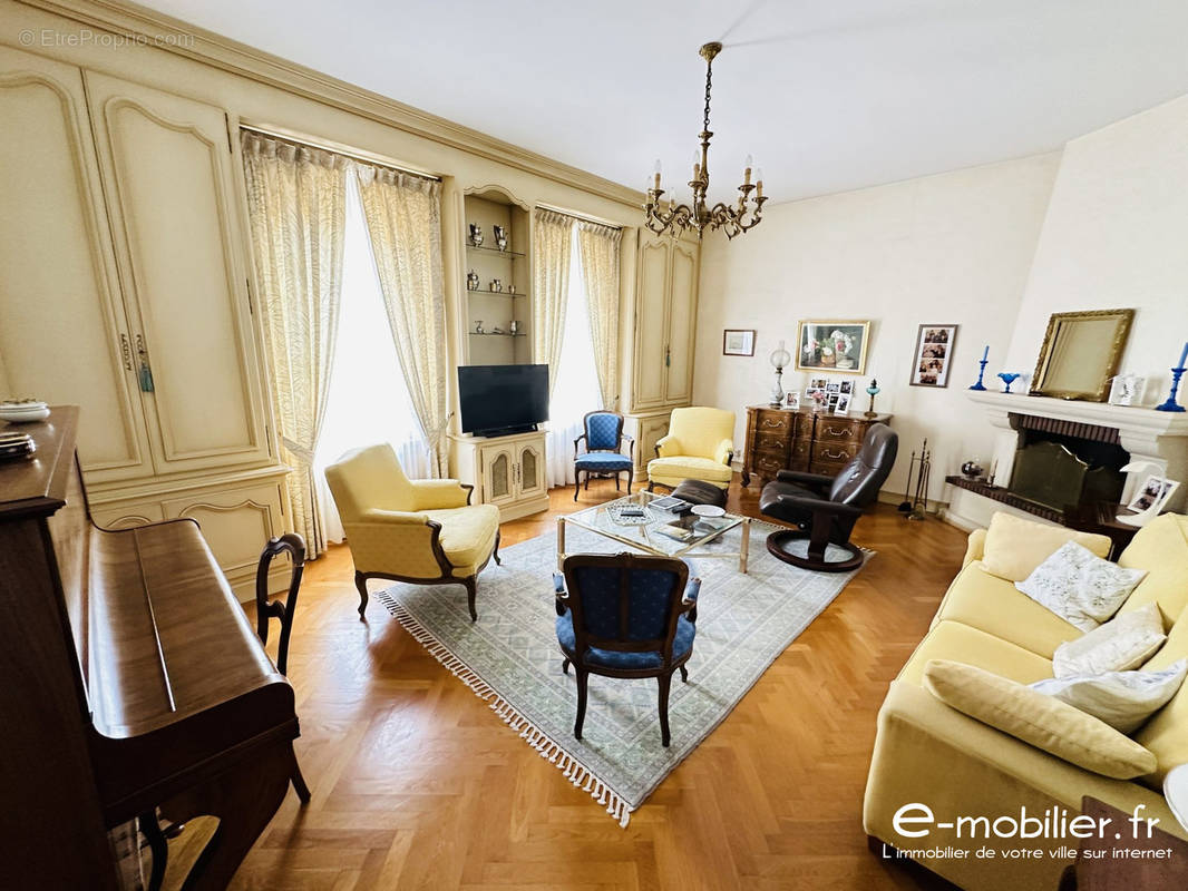 Maison à SAINT-DENIS-DE-CABANNE