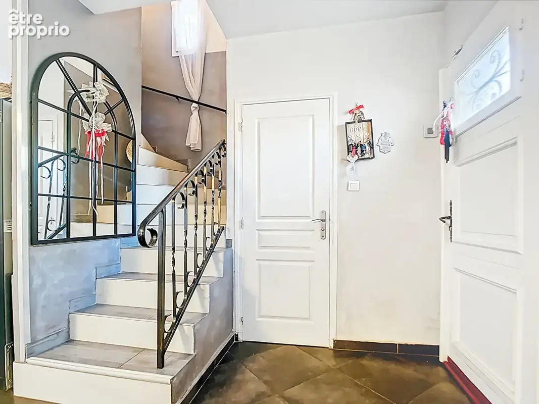 Maison à vendre de 140 m² avec piscine sur une parcelle de 650 m² - Secteur Saint-Loup Marseille 10e - photo 10