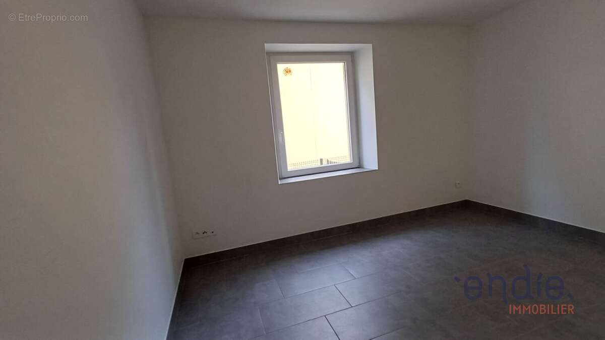 Maison de caractère avec dépendance de 150 m²  Terrain de 27,26 ares - photo 9