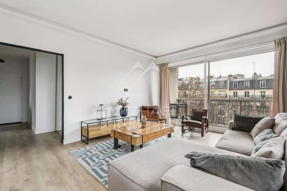 Appartement à PARIS-16E