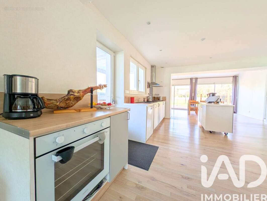 Maison 130 m² à Saugnacq-Et-Muret  - photo 4