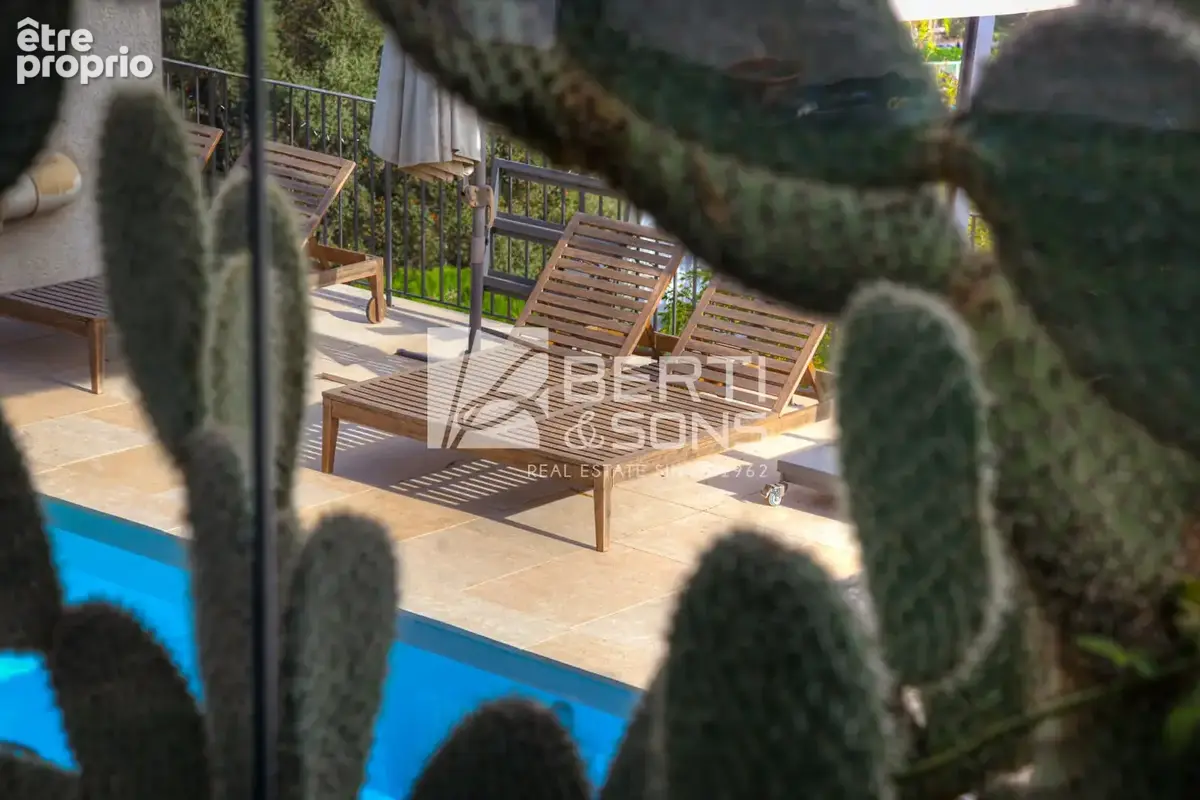 Exclusivité - villa provençale rénovée - piscine - vue dégagée jusqu'à la mer - photo 19