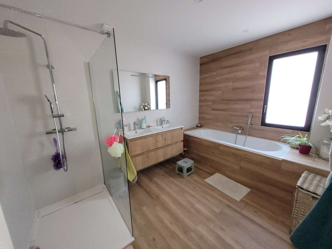 Secteur Clape Superbe Villa neuve de 206m2 sur 1365 m2 de terrain à vendre 697000 €. - photo 22