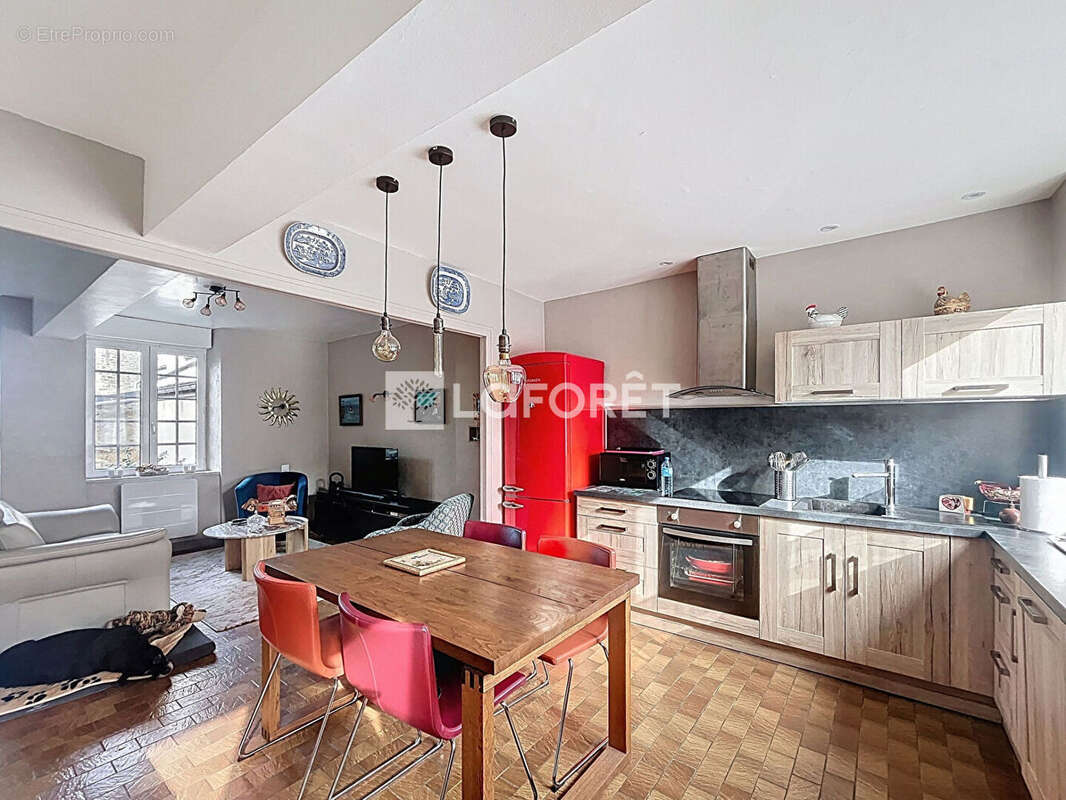 Maison à SAINT-BOMER-LES-FORGES