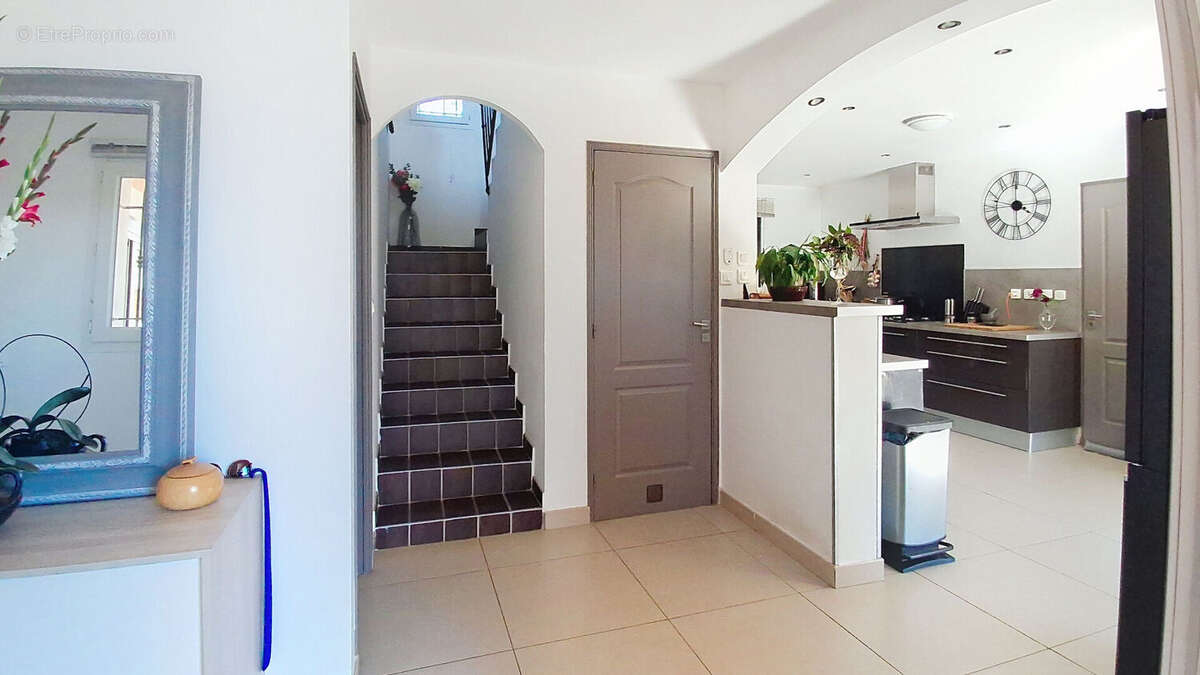Villa Récente Aramon 5 pièce(s) 135 m² avec piscine - photo 8
